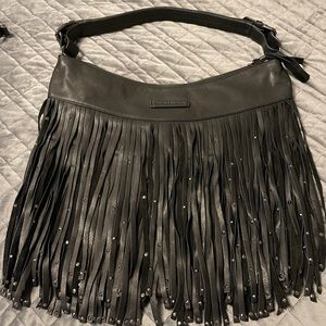 - FYRE BLACK LEATHER FRINGE BAG !
